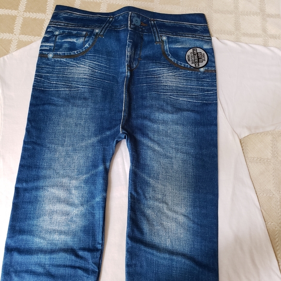 NEW! Hawaiian 2 piece T-shirt & leggings. - Picture 3 of 6